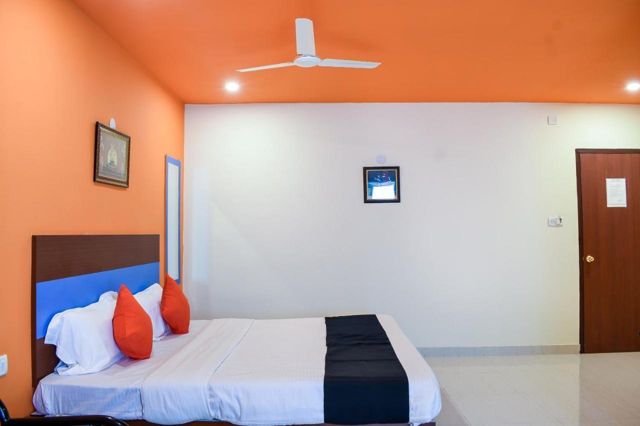 Capital O 67249 Hotel Planet Bhubaneswar Exteriör bild